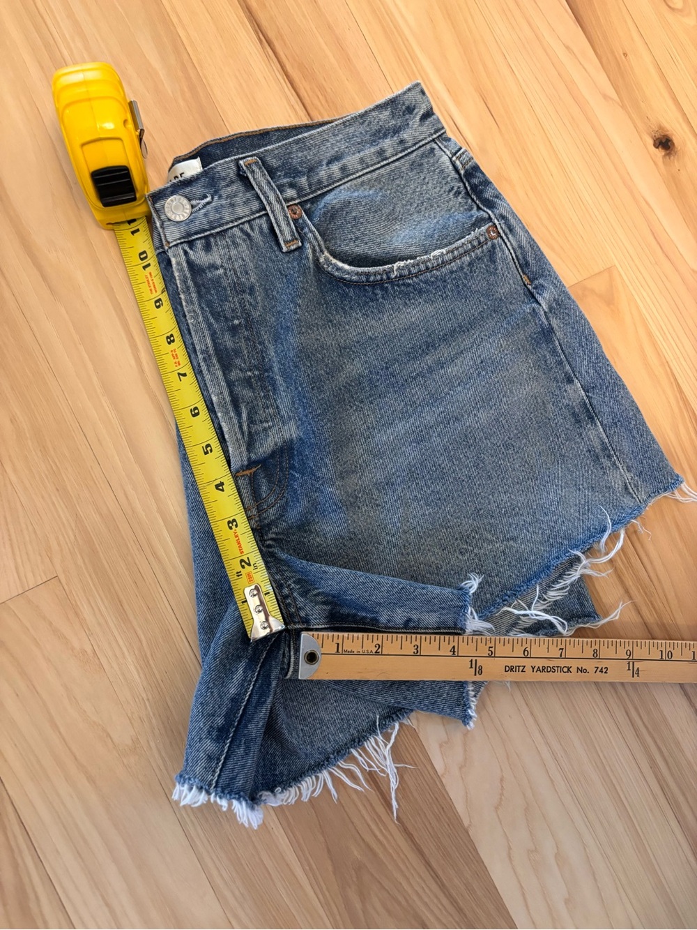 New Agolde Parker Long Shorts Womens Sz 29 Blue Denim Cut Off Button Fly Raw Hem - Picture 11 of 12
